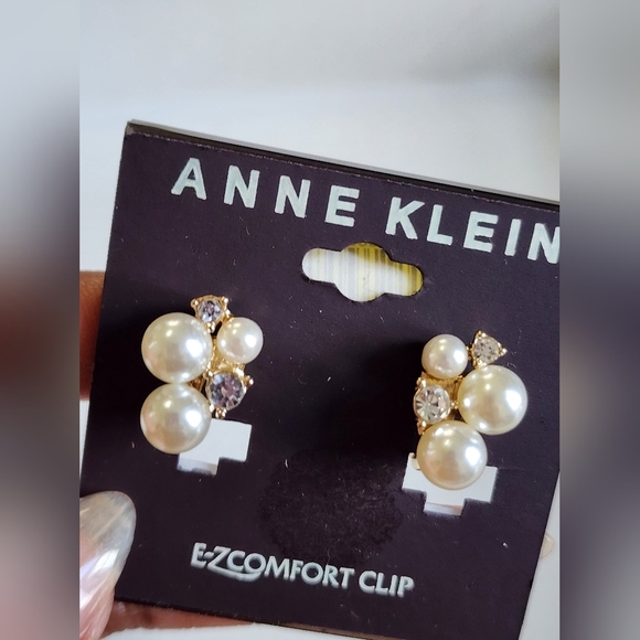 NWT Anne Klein Pearl & Imitation Diamonds Clip-On Earrings Set In Gold - Picture 8 of 12